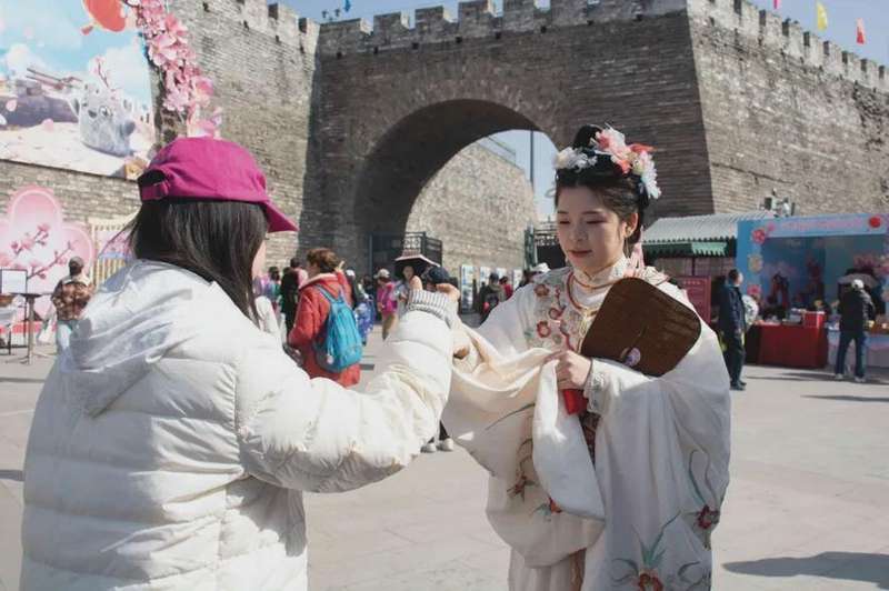  消费惯性与转型压力：解析“赏花经济”的跨界增长逻辑 股票财经 消费惯性与转型压力：解析“赏花经济”的跨界增长逻辑 股票财经