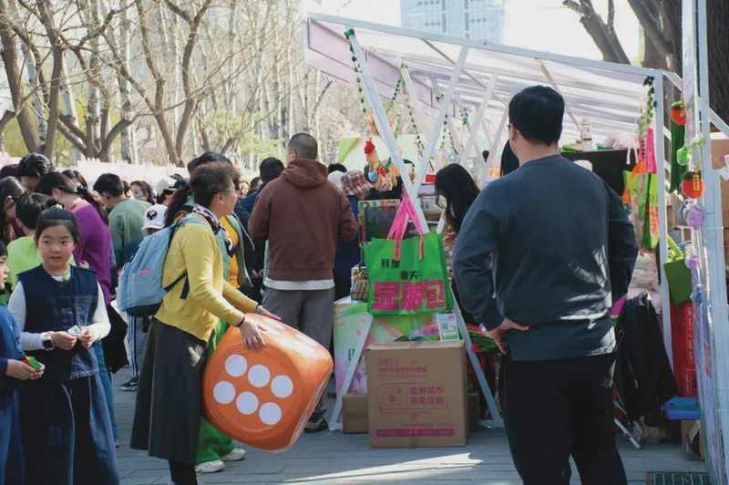  消费惯性与转型压力：解析“赏花经济”的跨界增长逻辑 股票财经 消费惯性与转型压力：解析“赏花经济”的跨界增长逻辑 股票财经