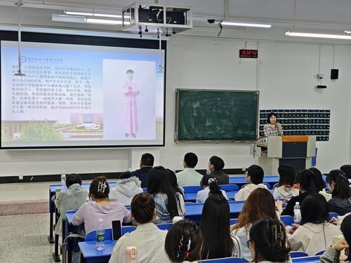  当年轻的心遇见古老的笑声：一段跨越时空的文化之约 文化旅游