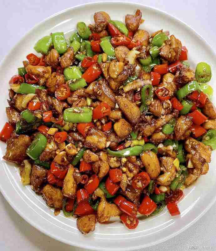 碱性食物与雌激素调控：女性抗衰老饮食的科学机制与实操方案