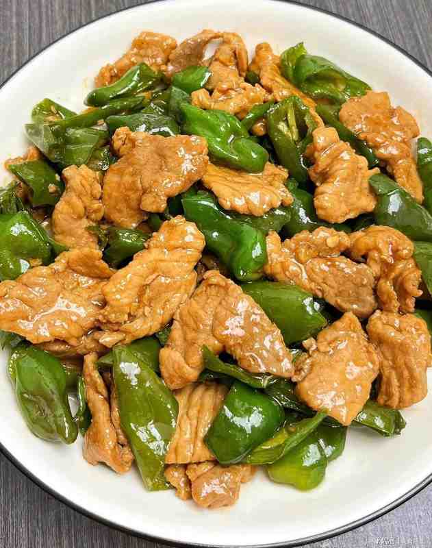  碱性食物与雌激素调控：女性抗衰老饮食的科学机制与实操方案 健康养生